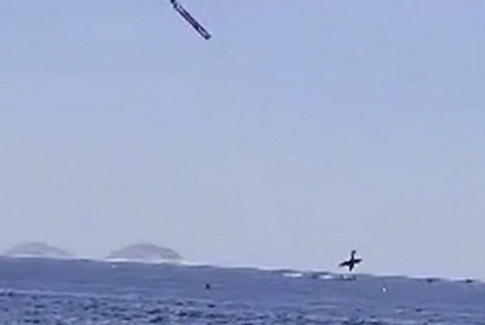 الكاميرات توثق الكارثة.. سقوط طائرة في بحر “كوباكابانا” بالبرازيل ومصرع طيارها (صور)