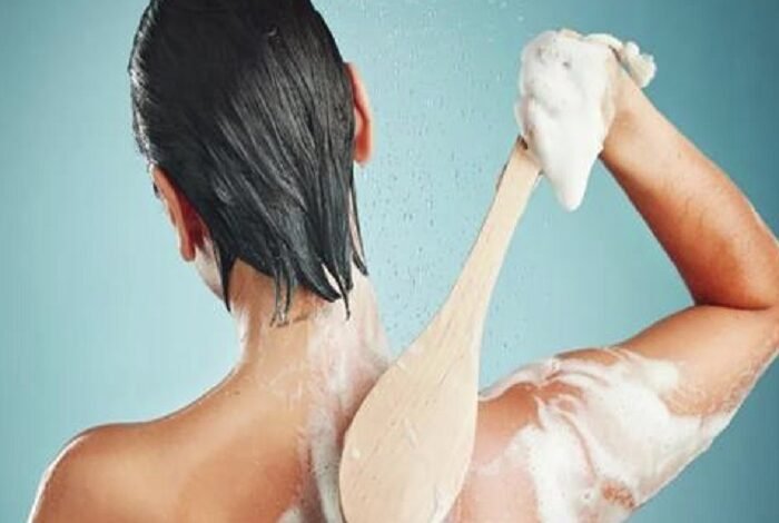 الاستحمام في الشتاء.. “ملاذ دافئ” قد ينتهي بكارثة صحية! إليك 8 أخطاء قاتلة تجنبها فوراً الاستحمام في الشتاء.. “ملاذ دافئ” قد ينتهي بكارثة صحية! إليك 8 أخطاء قاتلة تجنبها فوراً