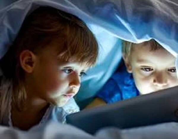 دراسة تكشف كيف تدمر الشاشات دماغ رضيعك دراسة تكشف كيف تدمر الشاشات دماغ رضيعك